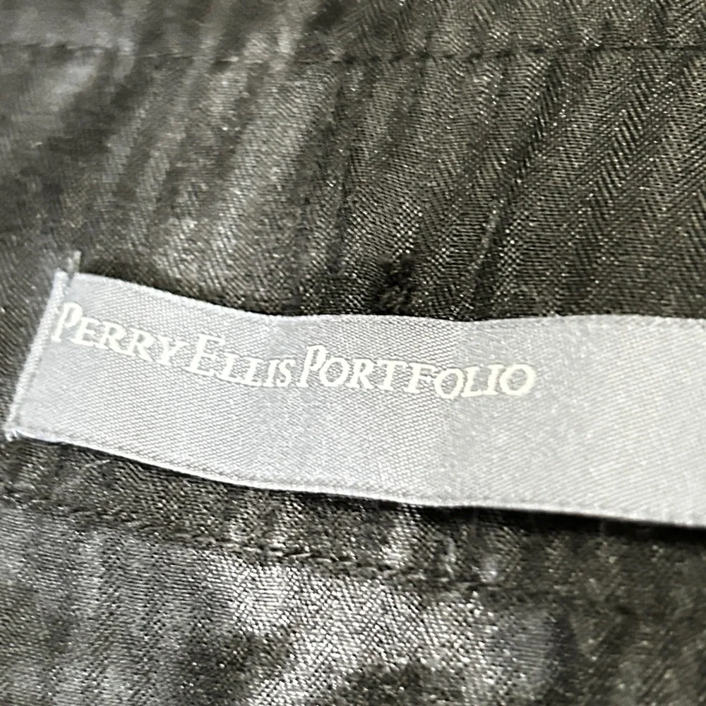 Men's Perry Ellis Black Dress Pants
W33 L29 - Picture 3 of 4